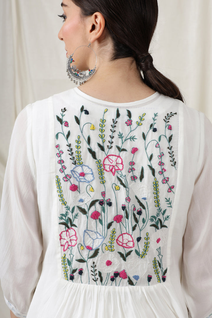 Close-up of the intricate thread-hand embroidery on the back.