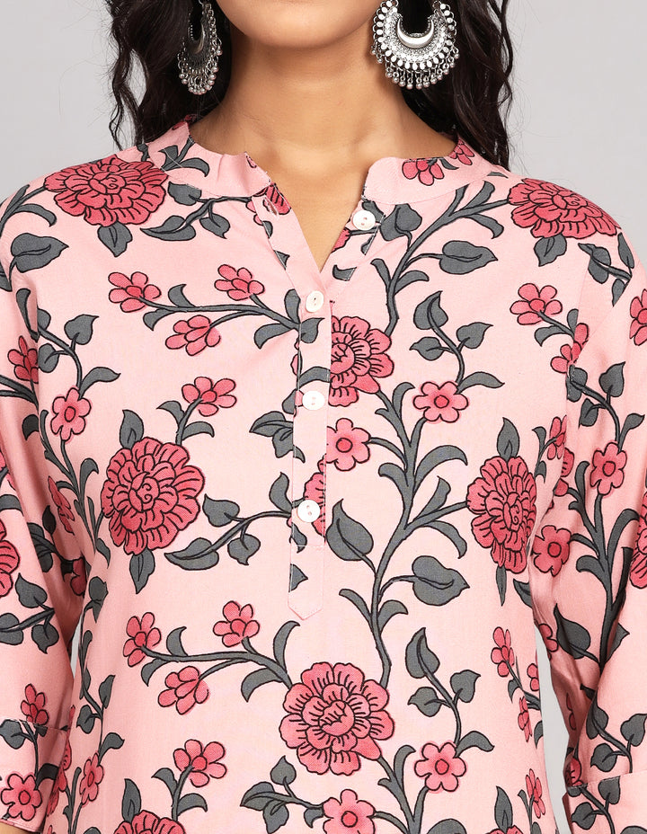 Close-up view of  Pink Color Floral Print Long Kurti with collar Neck design, focusing on the fabric texture, Buttons, neckline and stitching details.