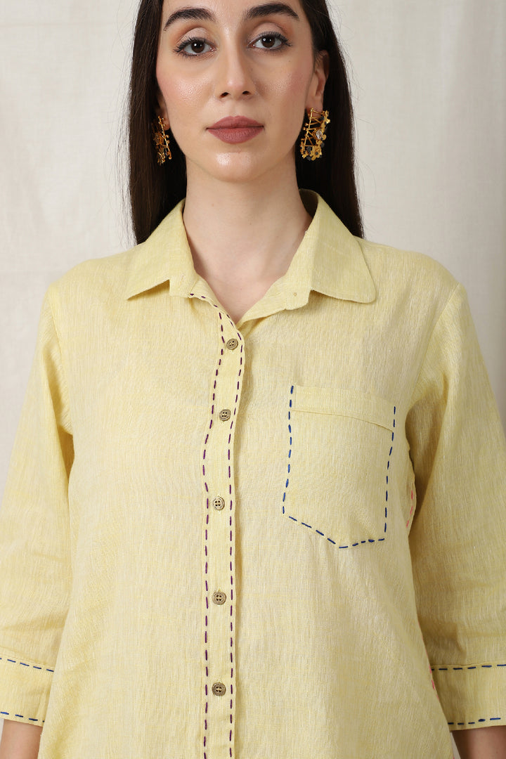 Close-up of the breathable Jonquil color linen fabric, perfect for all-day wear in various weather conditions.